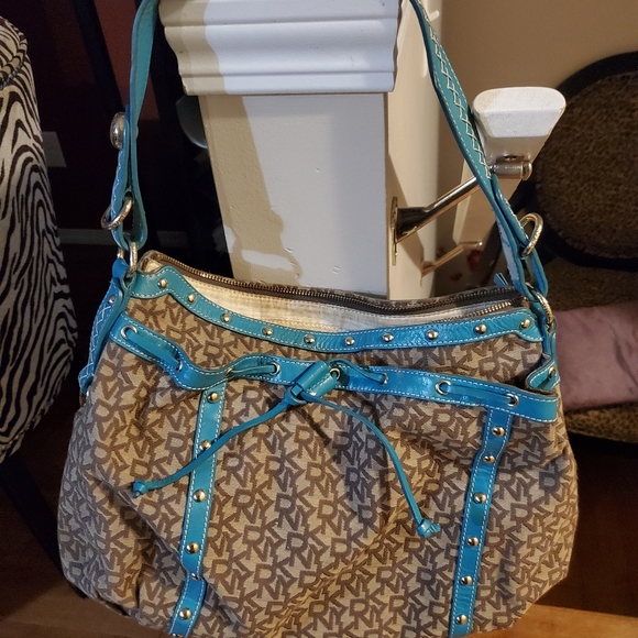 Authentic dkny handbag. - Picture 1 of 7